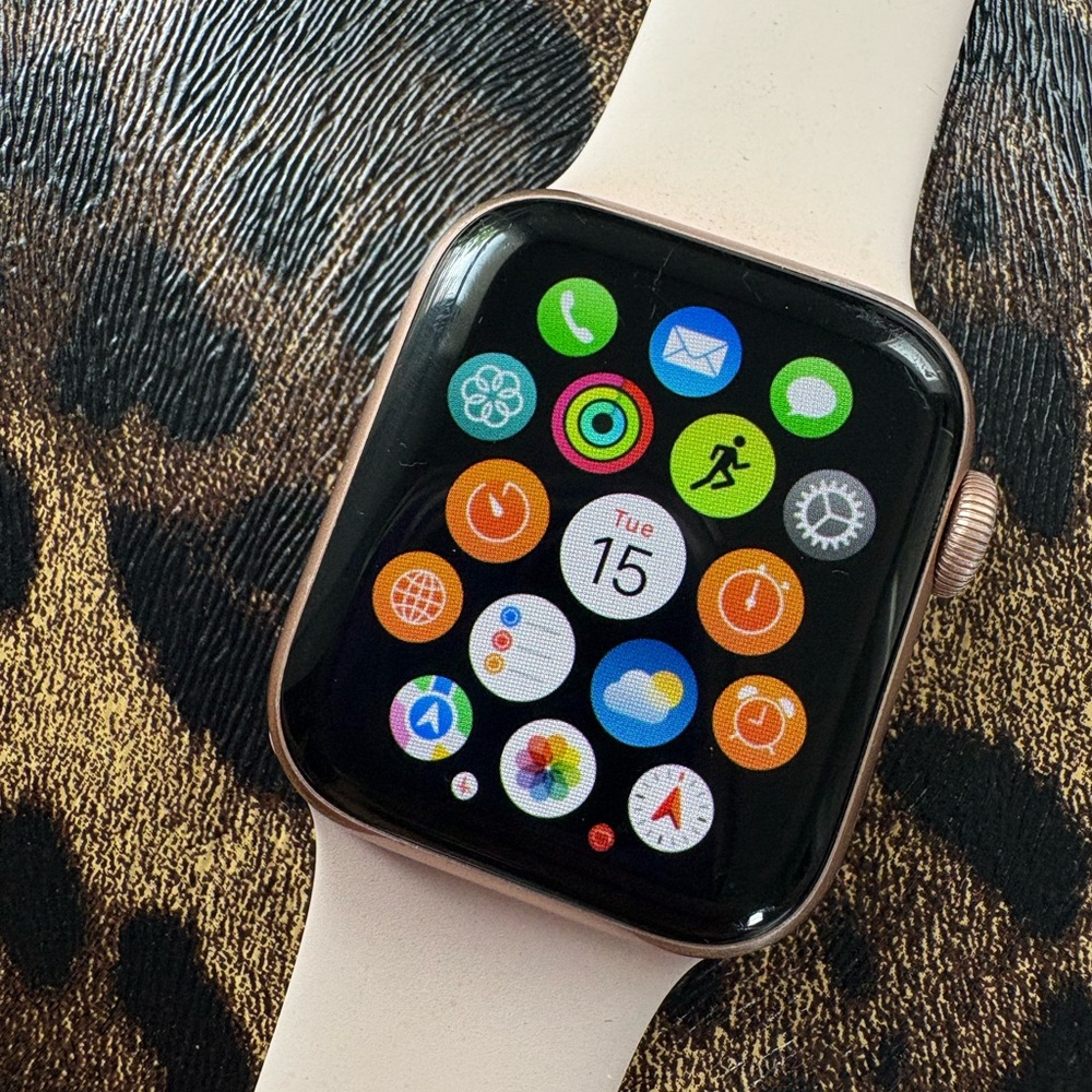 Apple Watch Series 5 40mm GPS - Picture 2 of 15